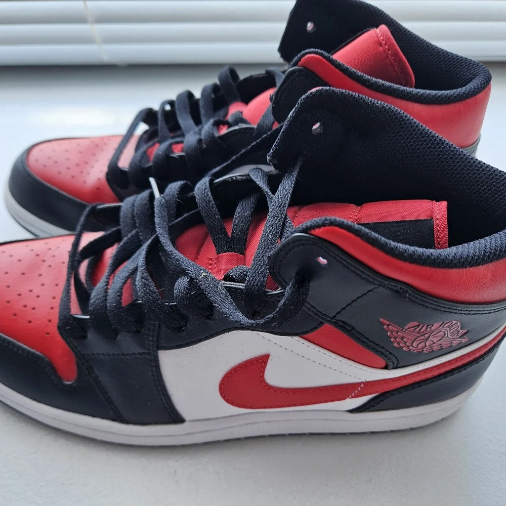 Air Jordan's Men's Size 11 Red and Black - Picture 6 of 8